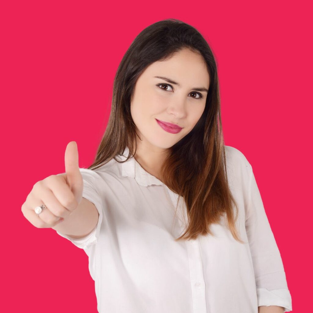 Mulher Fazendo o sinal de positivo 1